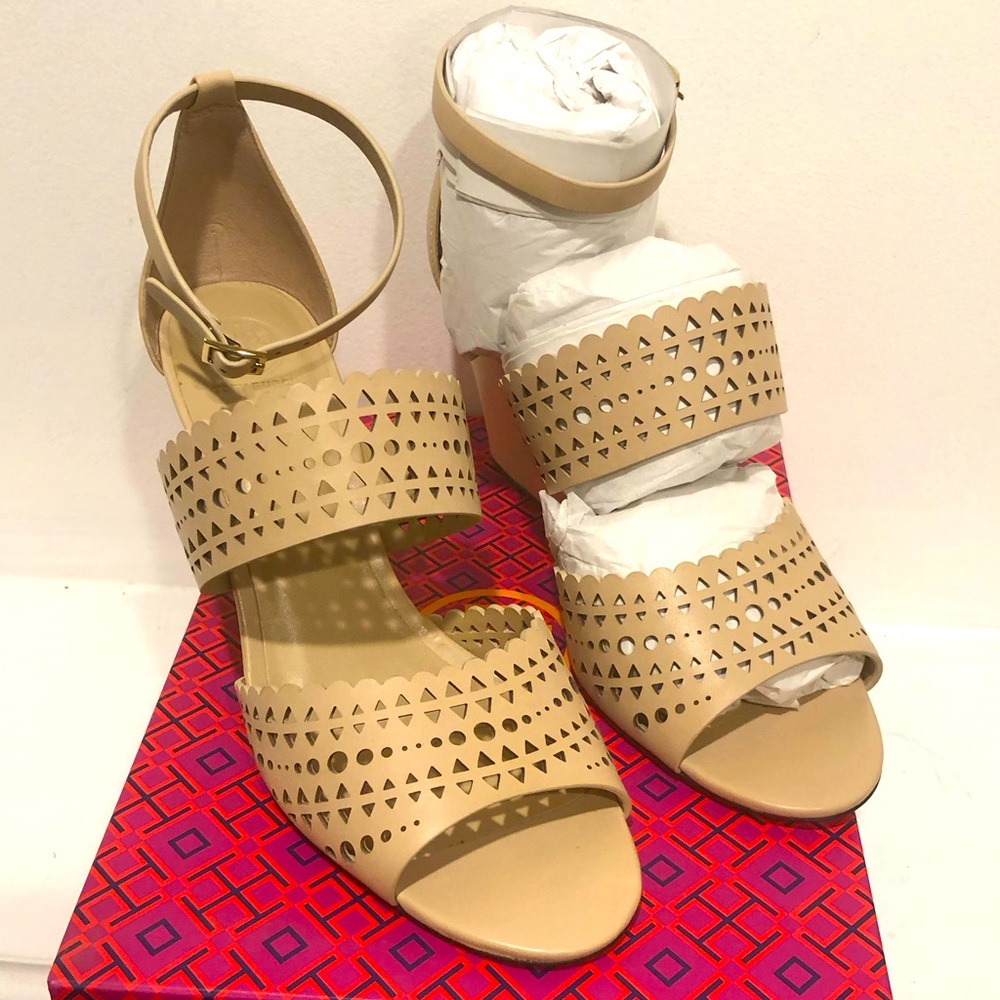 Tory Burch 10.5 Perf Gladiator 85mm Wedge Antanado Leather Dulce de Leche